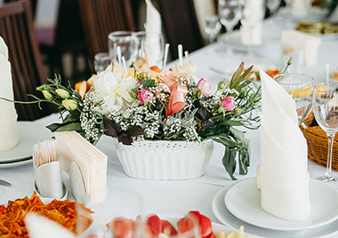 How to choose a wedding caterer